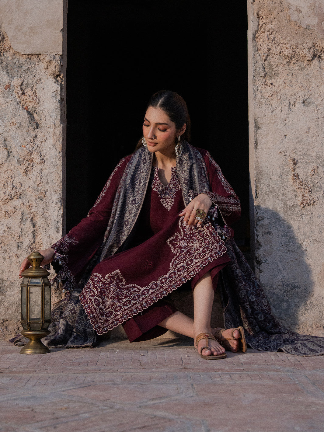 IZEL WINTER UNSTITCHED DHANAK EMBROIDERED 3PC WITH WOOL PRINTED SHAWL