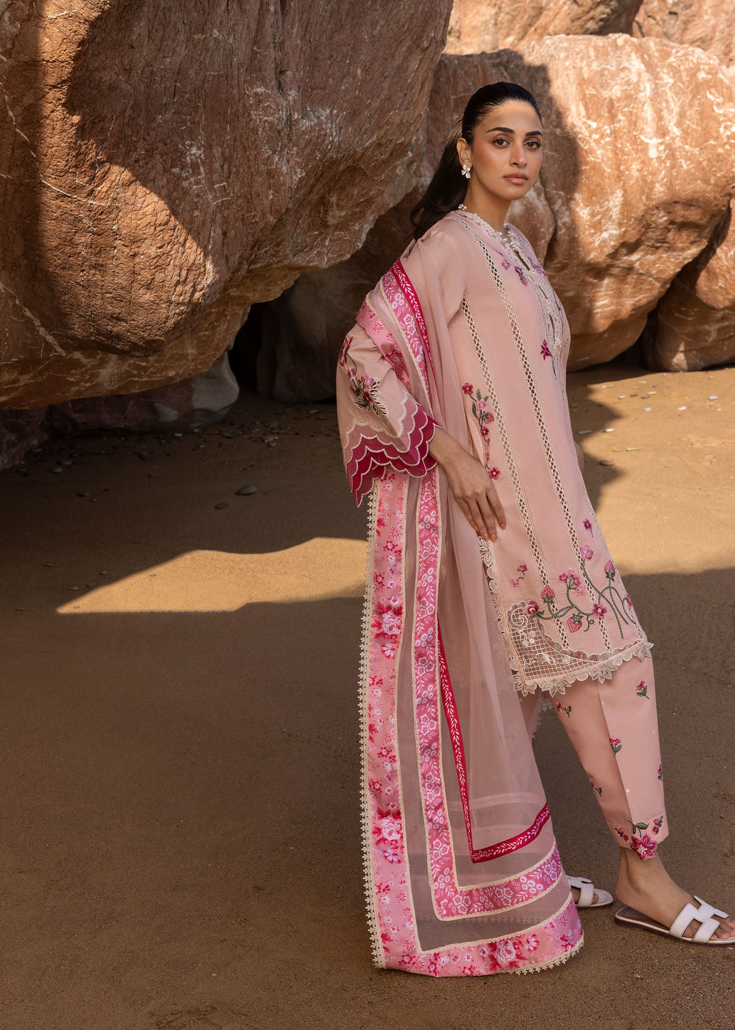 CRIMSON WINTER UNSTITCHED DHANAK EMBROIDERED 3PC WITH PRINTED COTRAI WOOL SHAWL