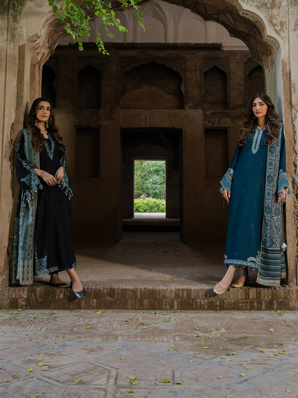 IZEL LUXURY UNSTITCHED WINTER DHANAK EMBROIDERED 3PC WITH DIGITAL PRINTED WOOL SHAWL